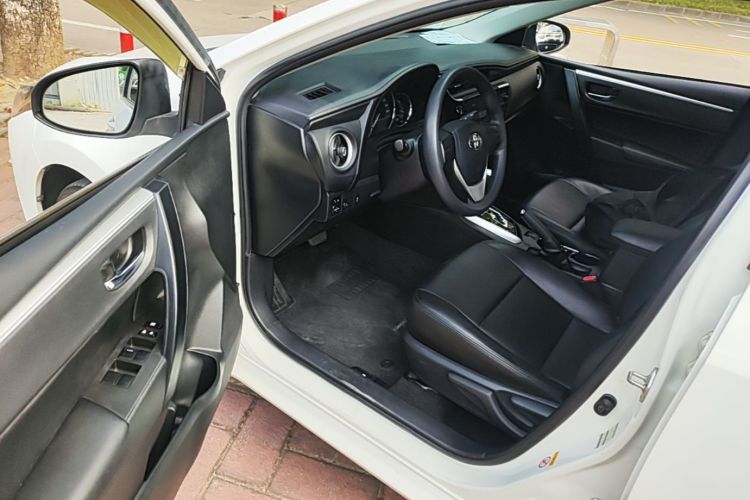 Toyota Corolla 2018 изображение автомобиля #16