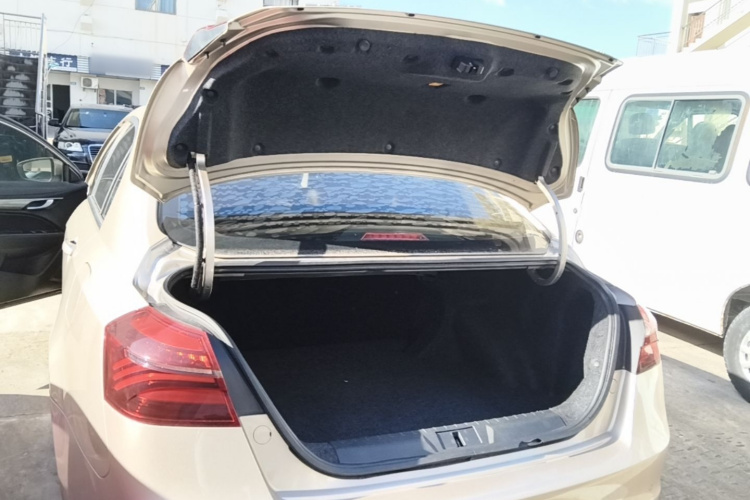 GEELY Emgrand 2019 #19 GEELY Emgrand 2019 car image #19