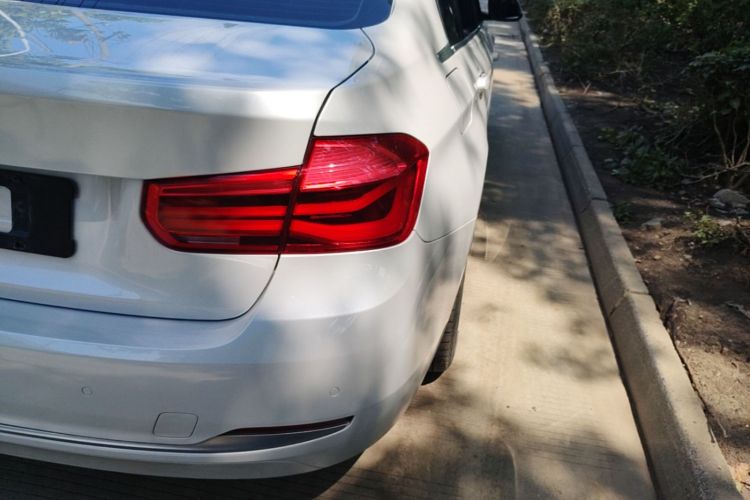 BMW 3 Series 2018 immagine di auto #8