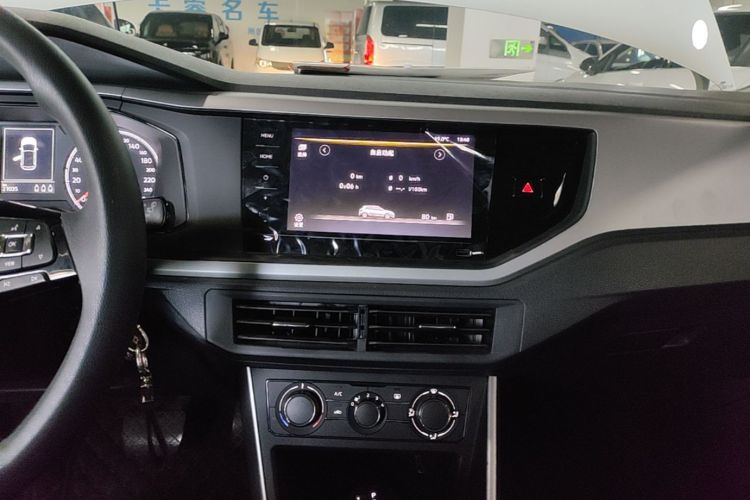 Volkswagen Polo 2021 car image #13