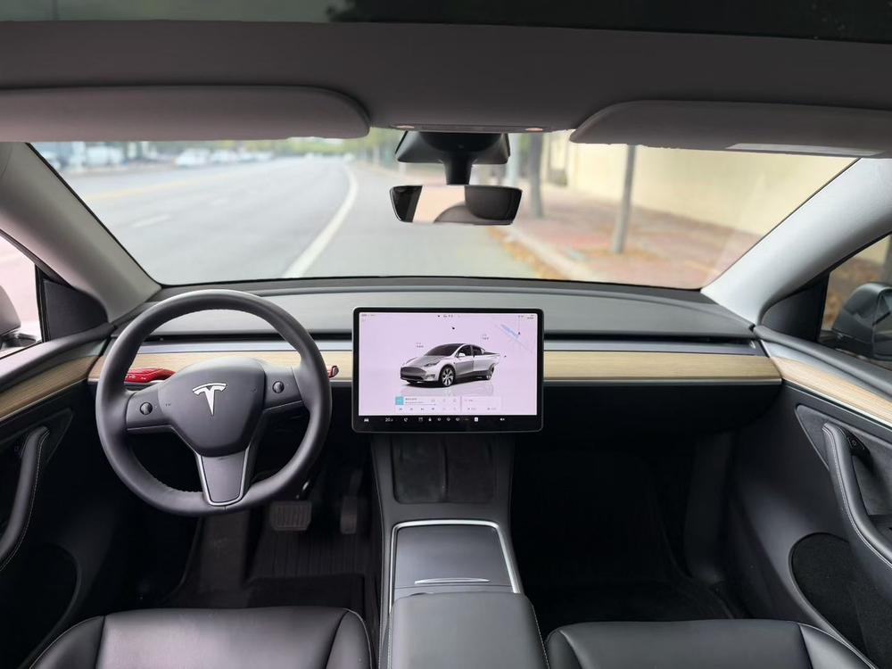 Tesla Model Y 2023 car image #6