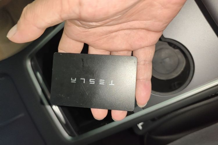 Tesla Model Y 2024 #9 Tesla Model Y 2024 car image #9