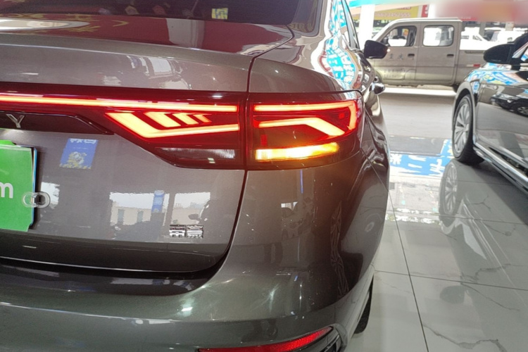 GEELY Emgrand 2021 #8 GEELY Emgrand 2021 car image #8