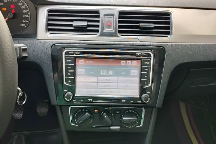 Volkswagen Santana 2016 car image #17