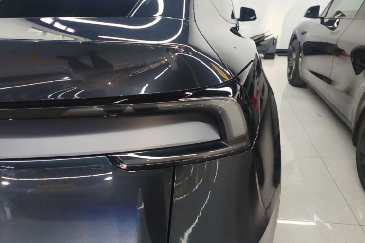 Tesla Model Y 2025 #8 Tesla Model Y 2025 car image #8