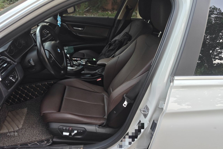 BMW 3 Series 2018 car image #17