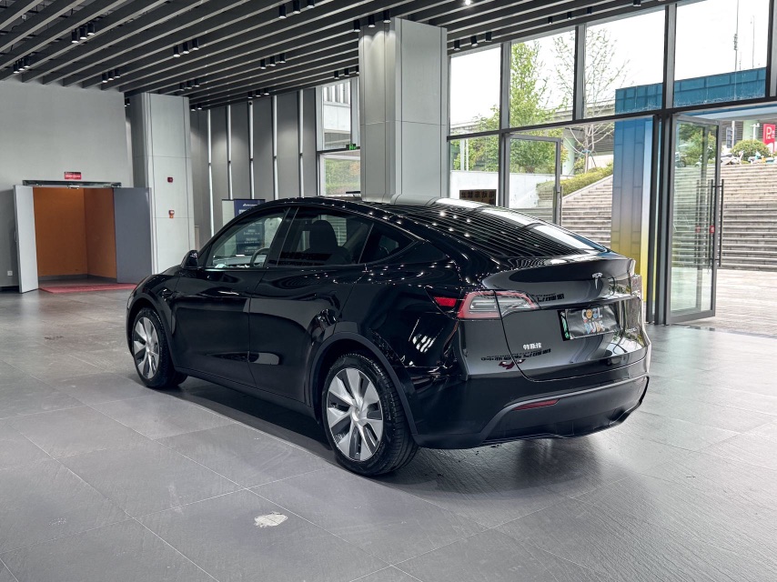 Tesla Model Y 2022 #4 Tesla Model Y 2022 car image #4