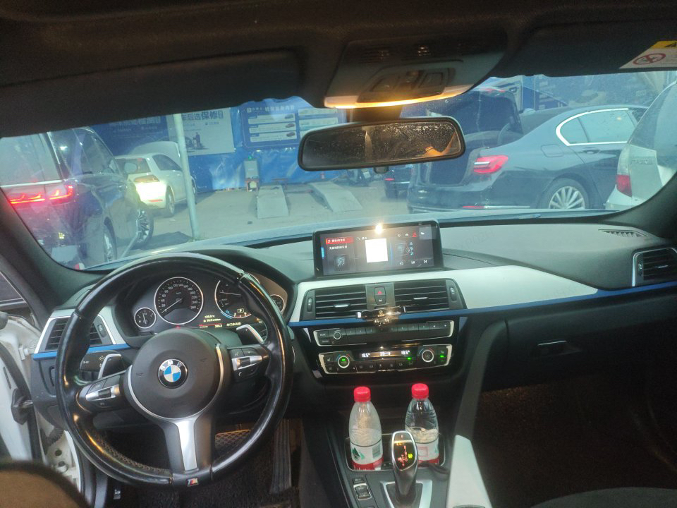 BMW 3 Series 2018 immagine di auto #2