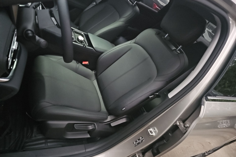 GEELY Emgrand 2026 #15 GEELY Emgrand 2026 immagine di auto #15