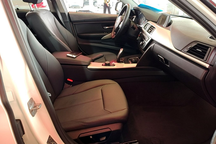 BMW 3 Series 2015 صورة سيارة #24