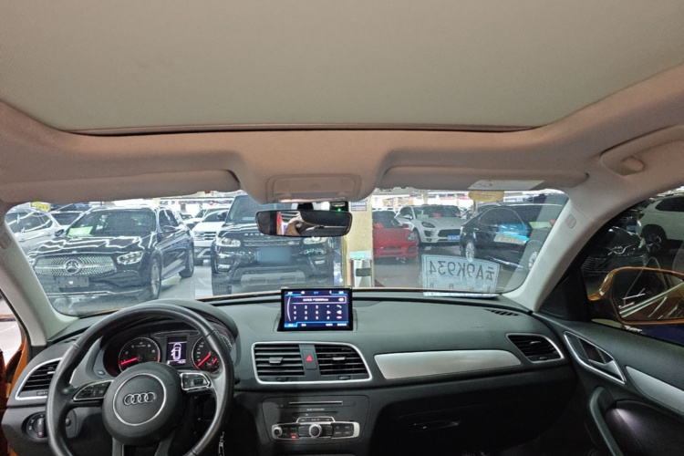 Audi Q3 2017 car image #19