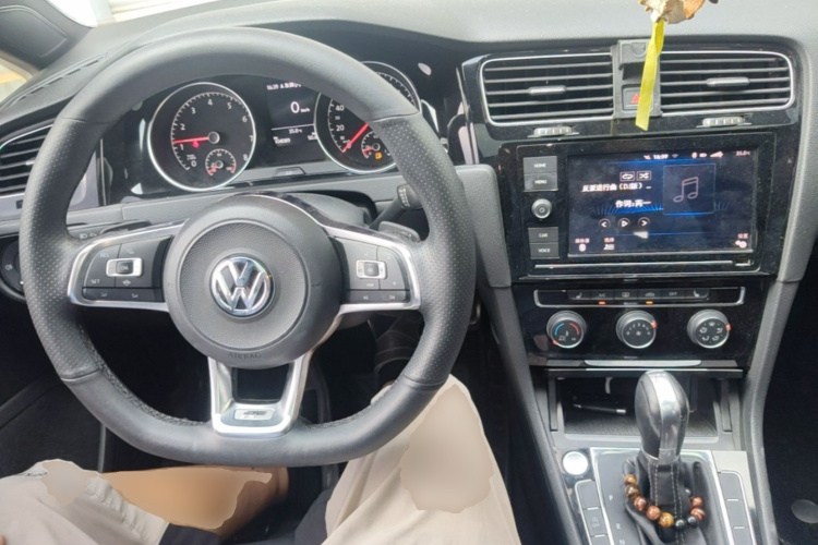 Volkswagen Golf 2019 #10 Volkswagen Golf 2019 car image #10