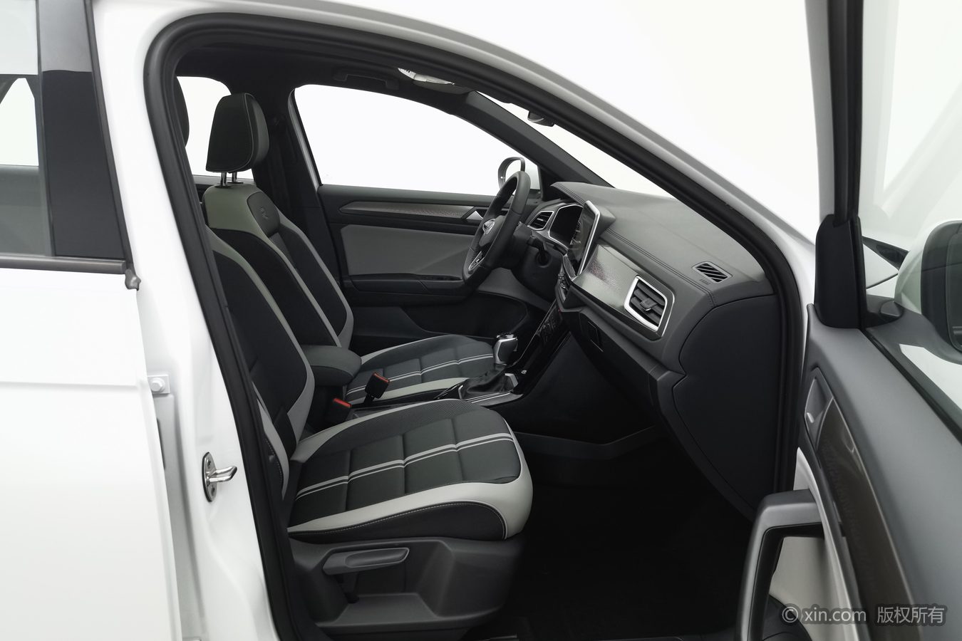 Volkswagen T-Roc 2025 car image #24