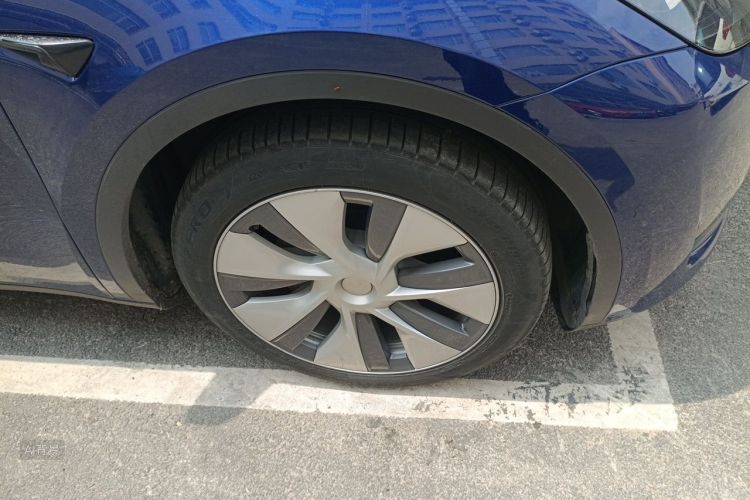 Tesla Model Y 2023 #9 Tesla Model Y 2023 car image #9