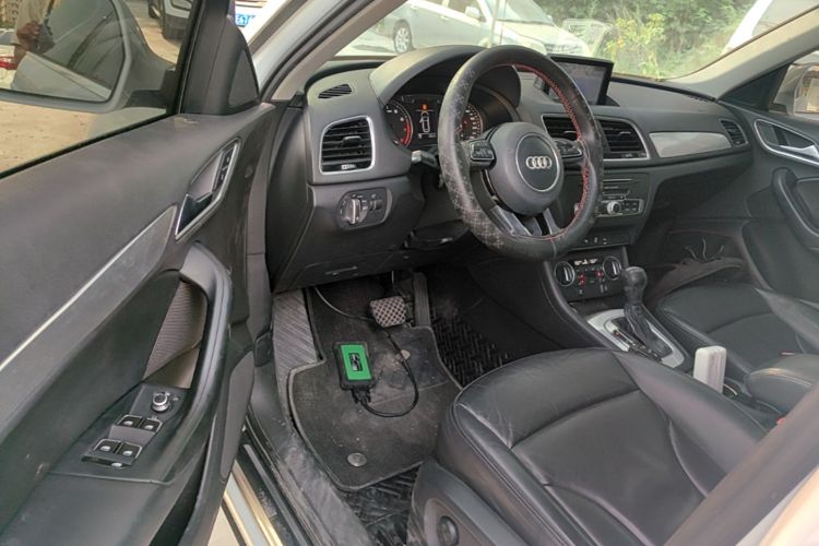 Audi Q3 2016 car image #16