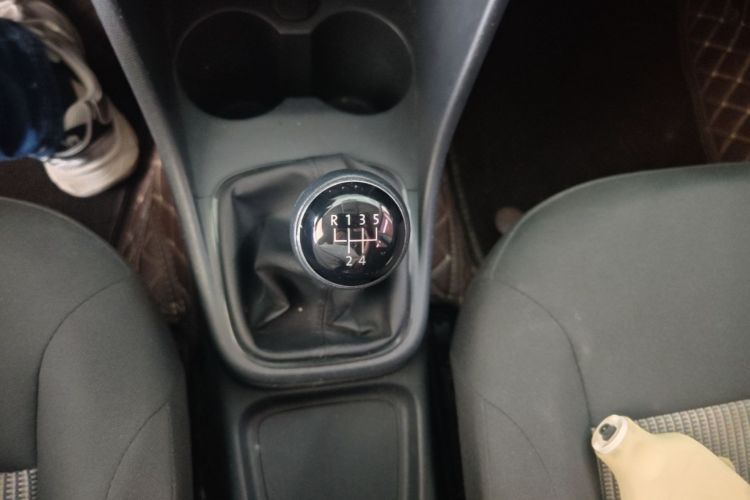 Volkswagen Polo 2018 car image #14