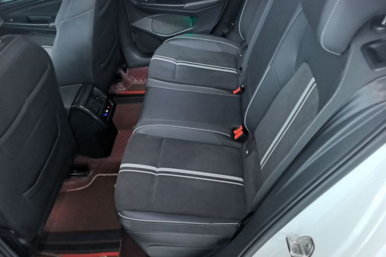 Volkswagen Golf 2022 car image #13