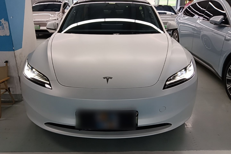 Tesla Model 3 2025 car image #3