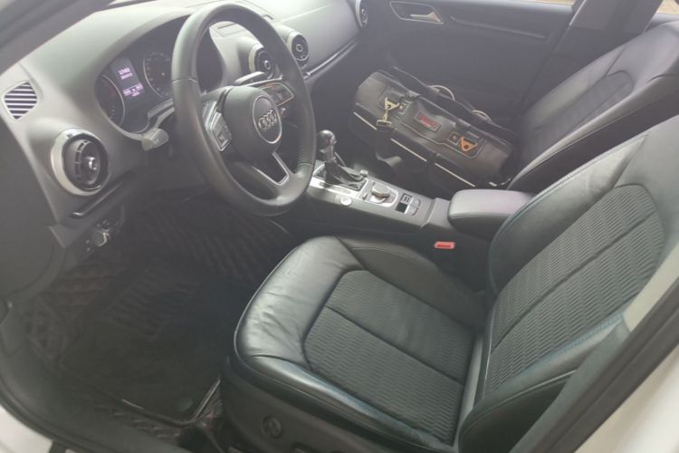 Audi A3 2018 car image #17