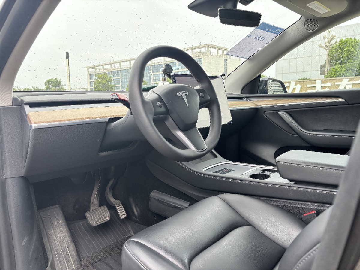 Tesla Model Y 2021 car image #7