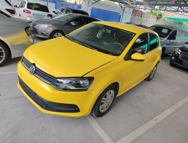 Volkswagen Polo 2015 car image 