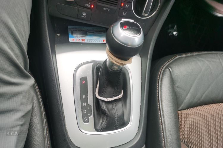Audi Q3 2019 car image #16