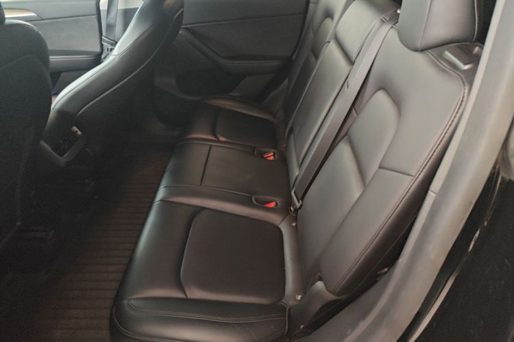 Tesla Model Y 2021 car image #17