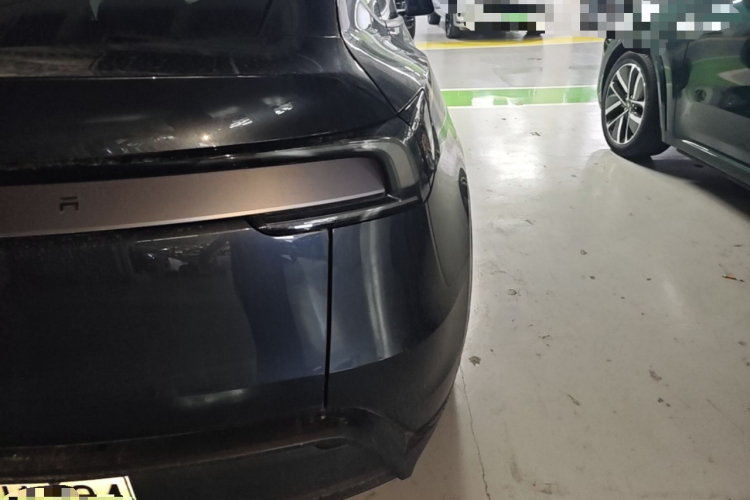 Tesla Model Y 2025 #8 Tesla Model Y 2025 car image #8