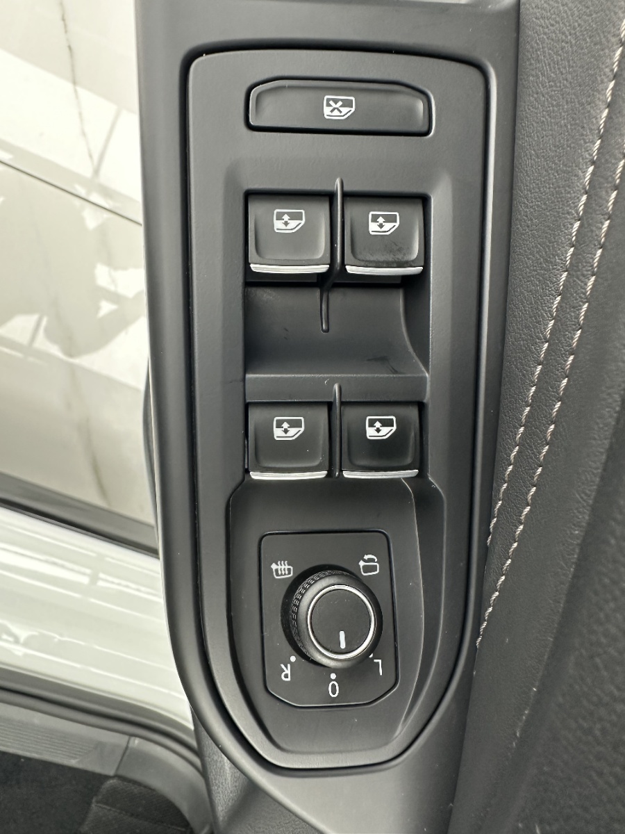 Volkswagen Golf 2024 car image #12