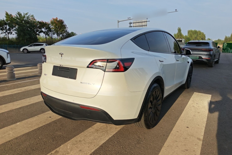 Tesla Model Y 2022 #5 Tesla Model Y 2022 car image #5