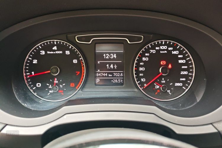 Audi Q3 2015 car image #13