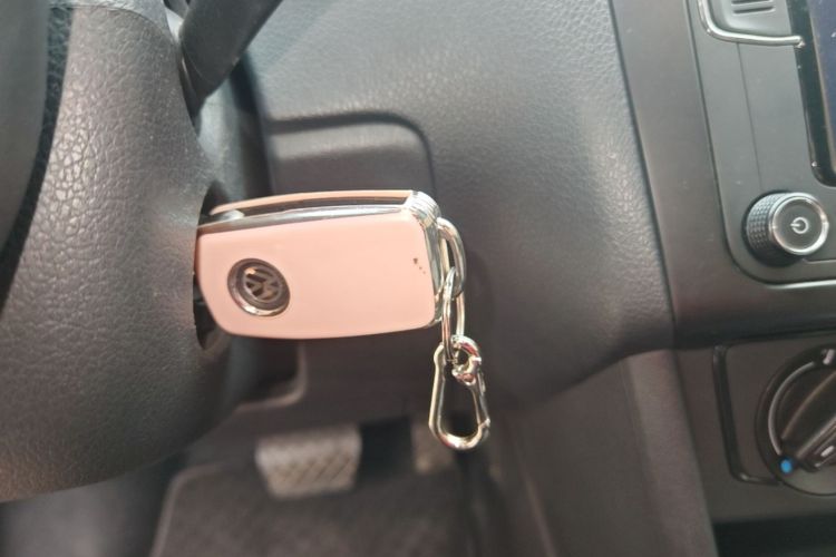 Volkswagen Polo 2017 car image #9
