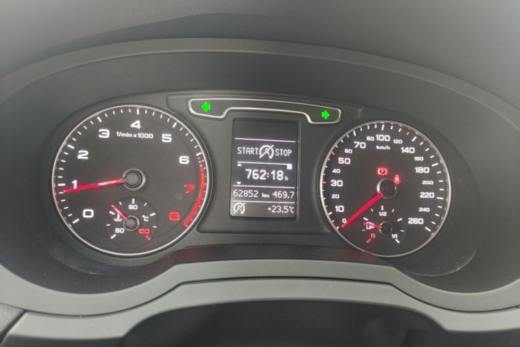 Audi Q3 2015 car image #12