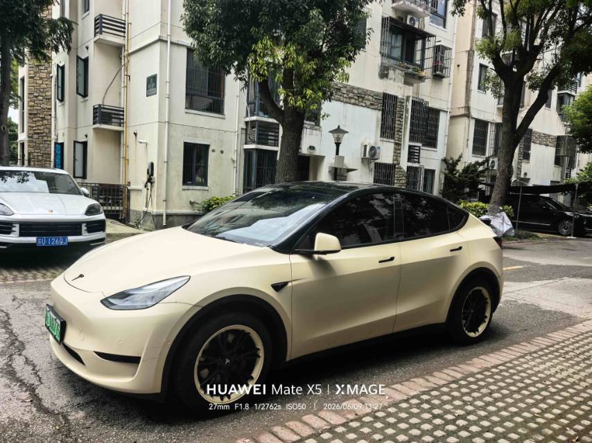 Tesla Model Y 2022 Tesla Model Y 2022 car image