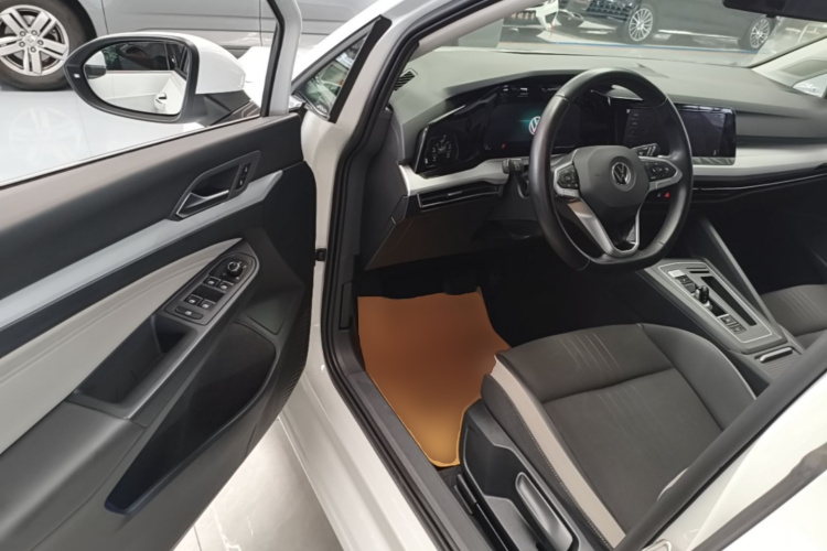 Volkswagen Golf 2021 car image #16