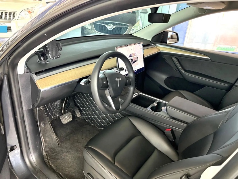 Tesla Model Y 2022 #3 Tesla Model Y 2022 car image #3
