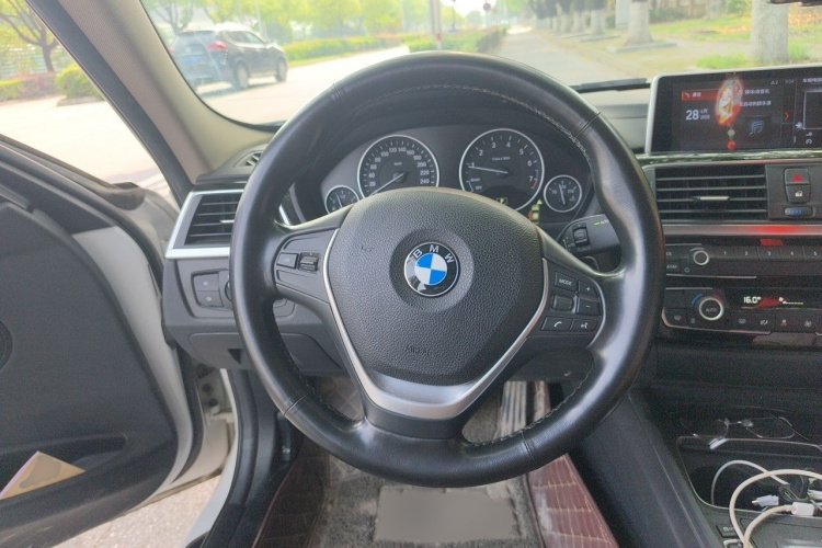 BMW 3 Series 2018 #15 BMW 3 Series 2018 car image #15