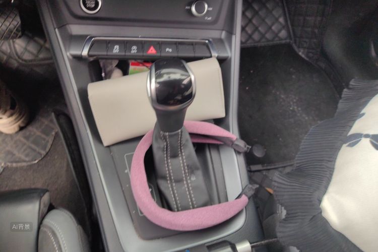 Audi Q3 2022 car image #11