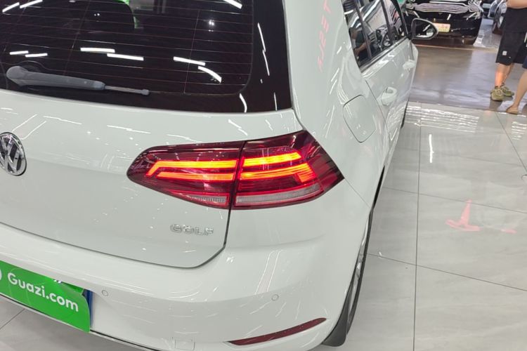 Volkswagen Golf 2019 car image #8