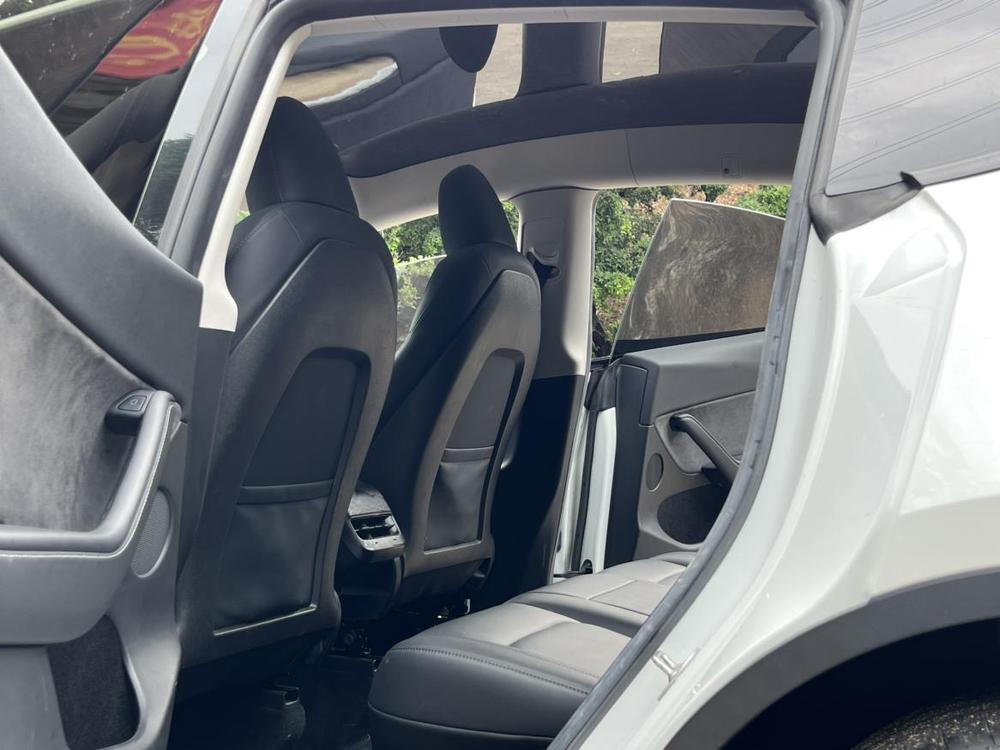 Tesla Model Y 2023 car image #16