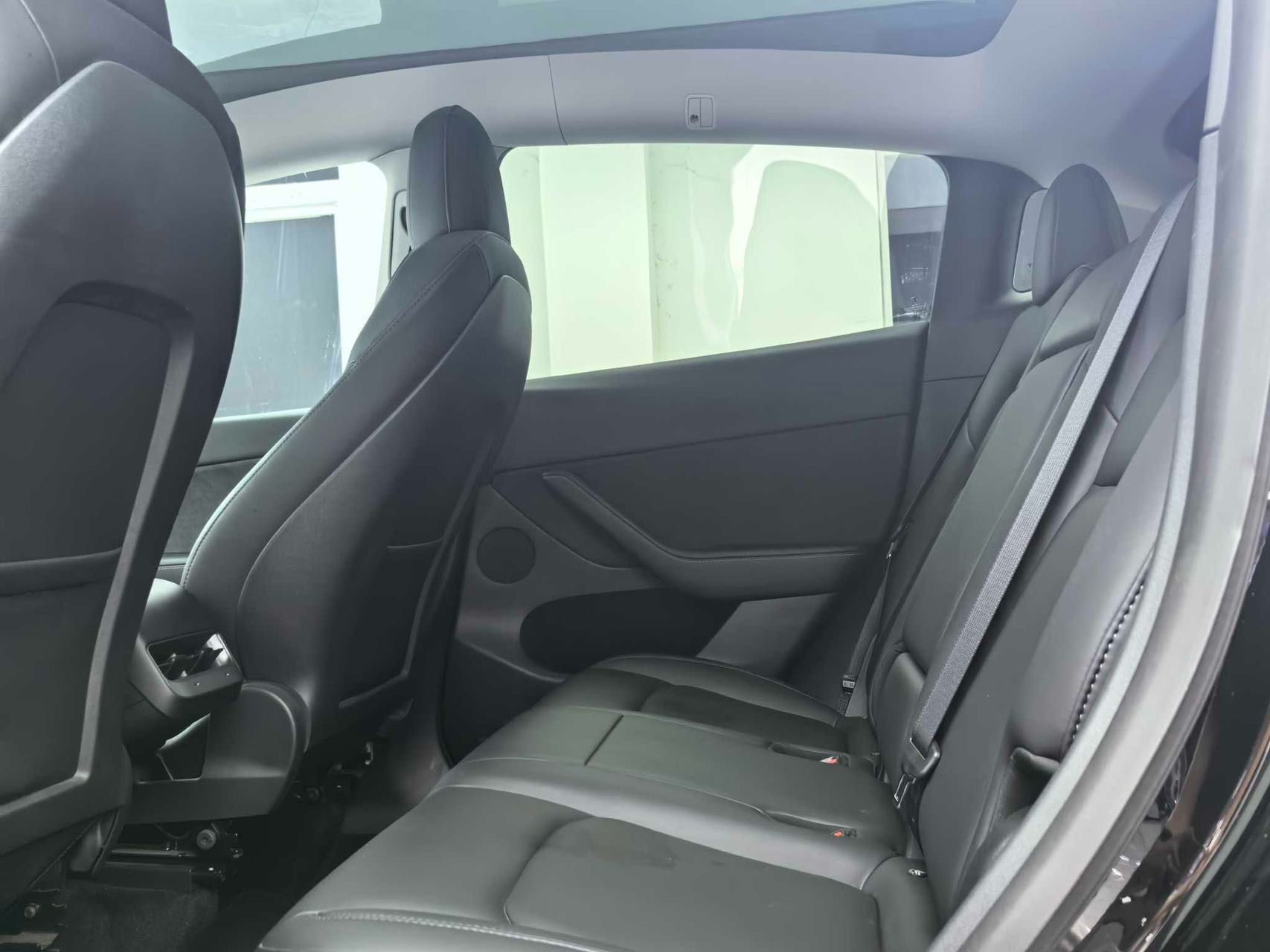 Tesla Model Y 2021 #6 Tesla Model Y 2021 car image #6