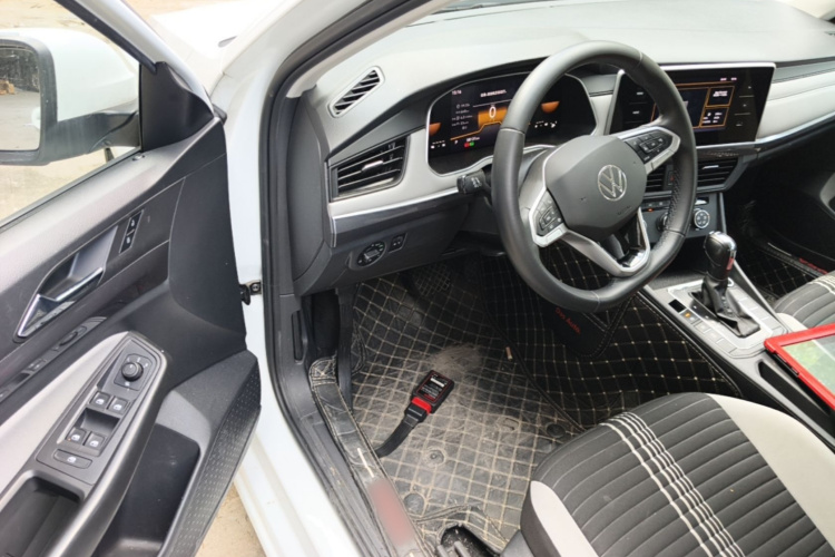 Volkswagen Bora 2024 car image #16