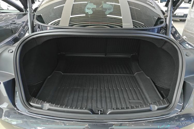 Tesla Model 3 2024 car image #19