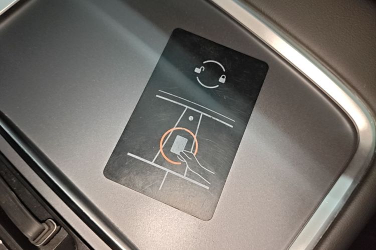 Tesla Model Y 2022 car image #9