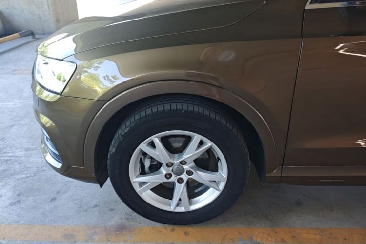 Audi Q3 2017 car image #9