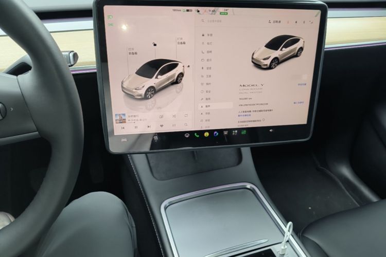 Tesla Model Y 2023 #17 Tesla Model Y 2023 car image #17
