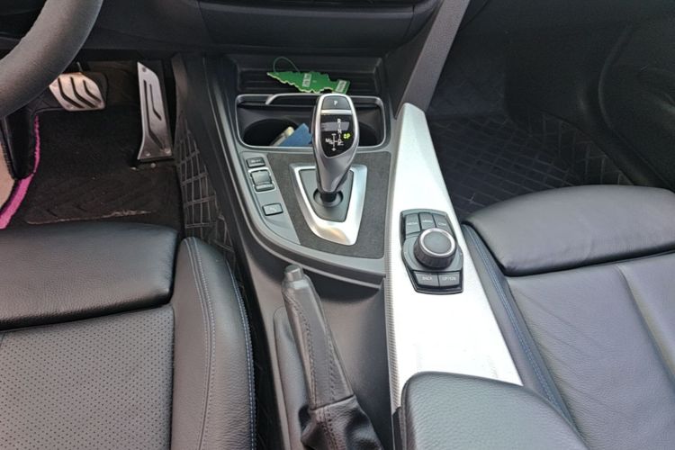 BMW 3 Series 2019 #14 BMW 3 Series 2019 car image #14