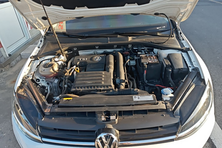 Volkswagen Golf 2018 car image #26