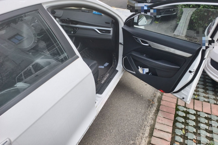 GEELY Emgrand 2019 #23 GEELY Emgrand 2019 car image #23