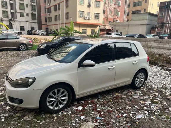 Volkswagen Golf 2012 Volkswagen Golf 2012 car image
